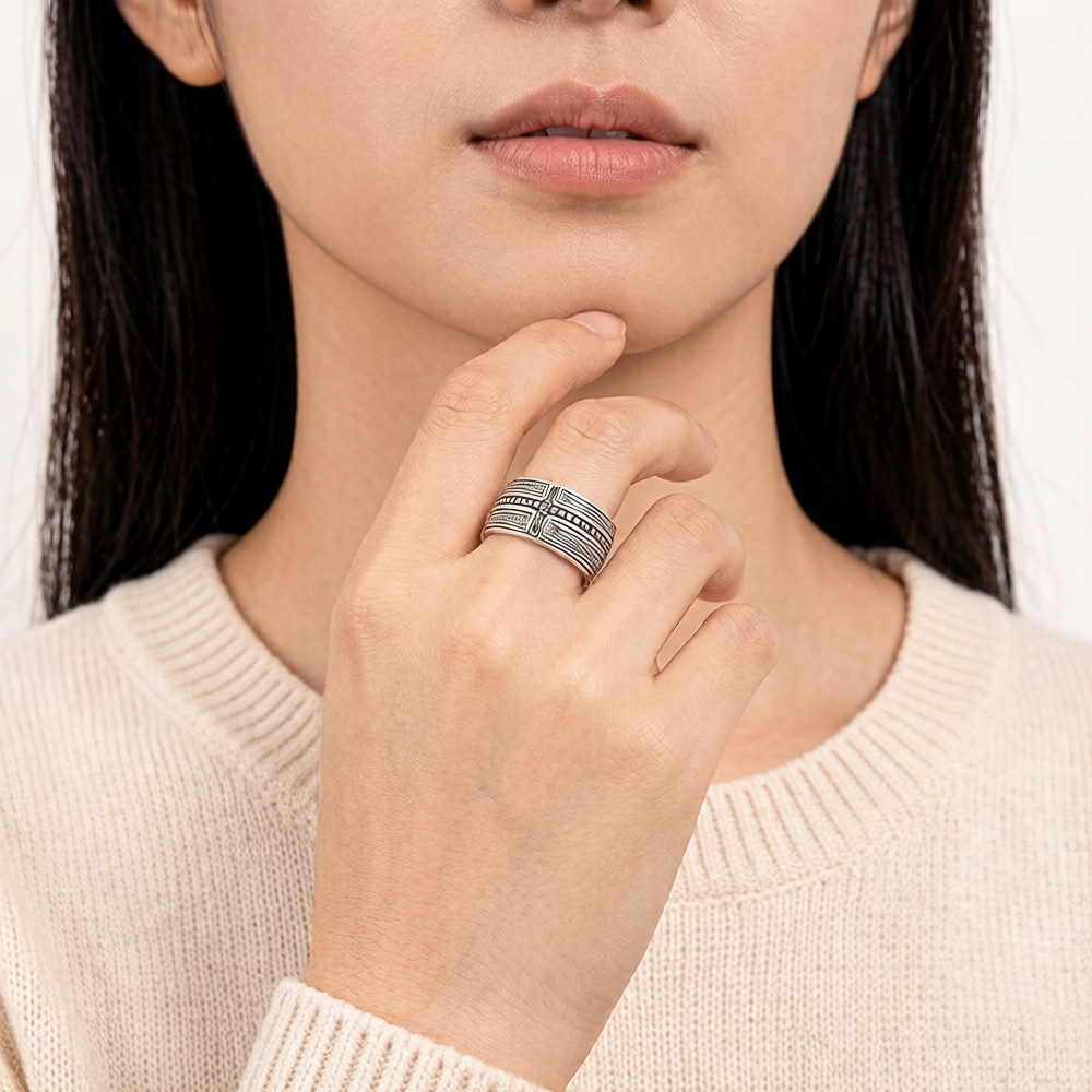 خاتم متقاطع بعلامة تجارية جديد - مراجعة Men Accessories Brands وسعره