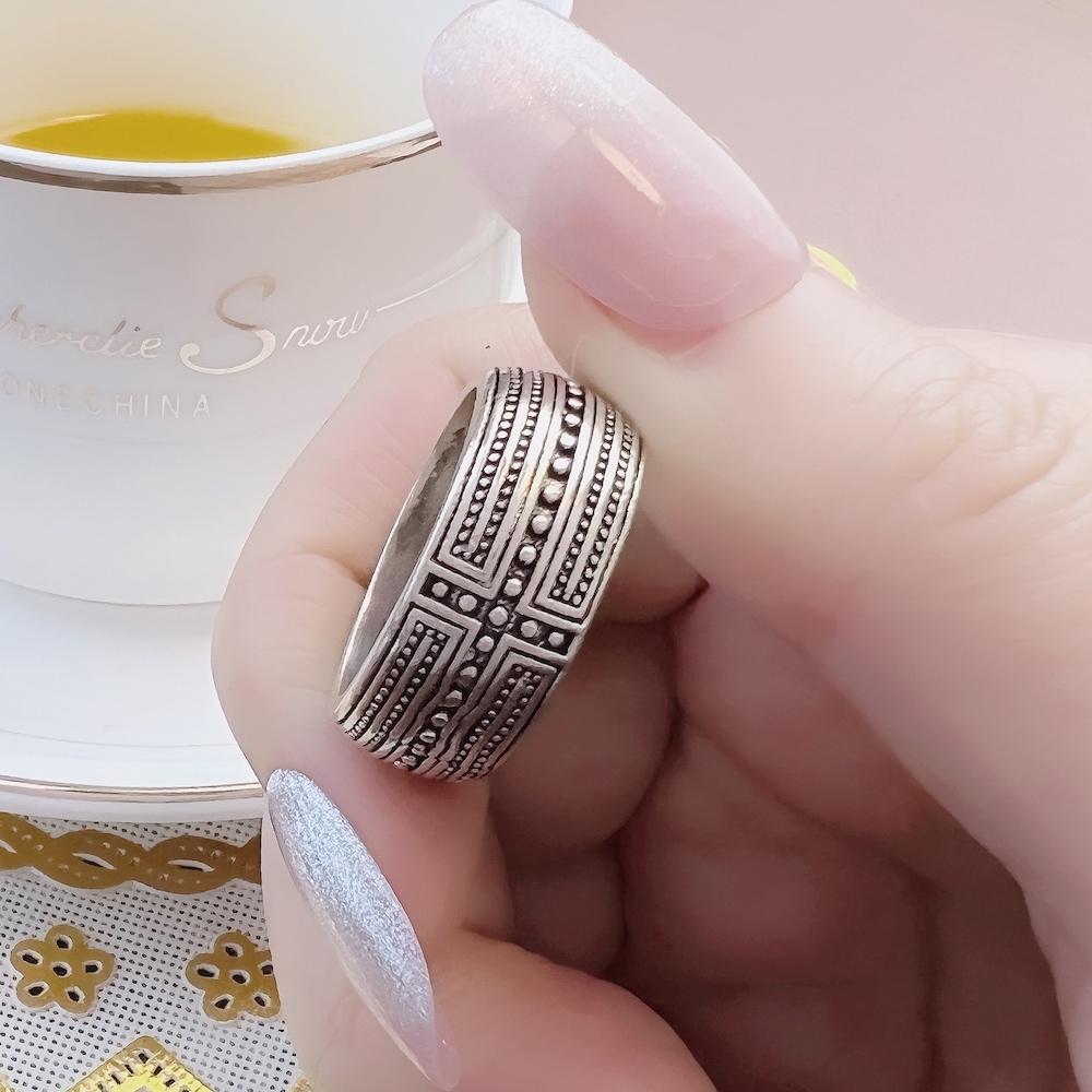 خاتم متقاطع بعلامة تجارية جديد - مراجعة Men Accessories Brands وسعره